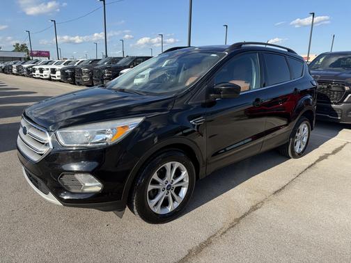 Black 2018 Ford Escape SE