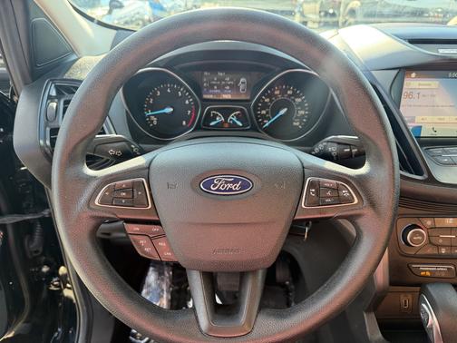 Black 2018 Ford Escape SE