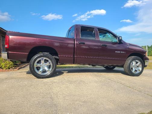 Brown 2004 Dodge Ram 1500 SLT Quad Cab