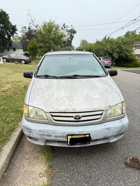 2001 Toyota Sienna LE