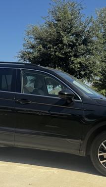 Black 2019 Volkswagen Tiguan 2.0T SE