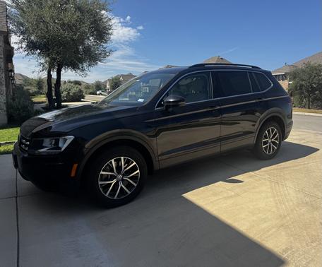 Black 2019 Volkswagen Tiguan 2.0T SE