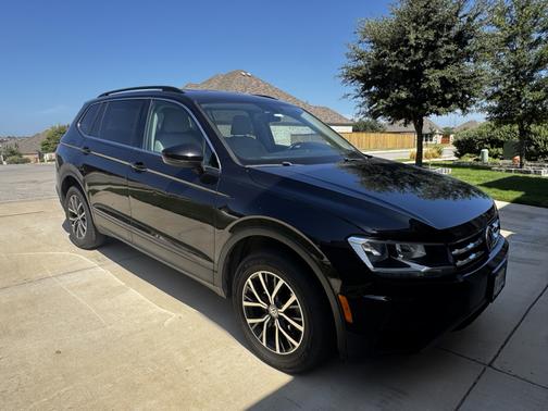 Black 2019 Volkswagen Tiguan 2.0T SE