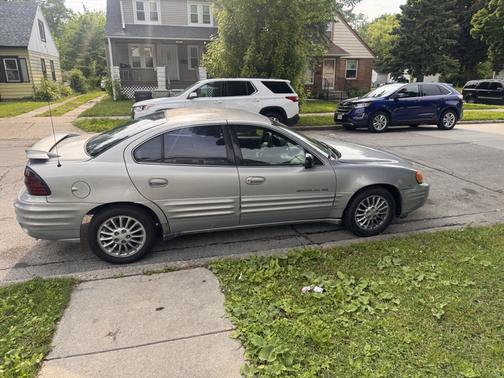 1999 Pontiac Grand Am SE 2