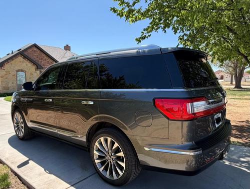 Gray 2018 Lincoln Navigator Select