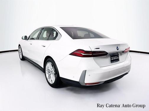 White 2024 BMW 530 i xDrive