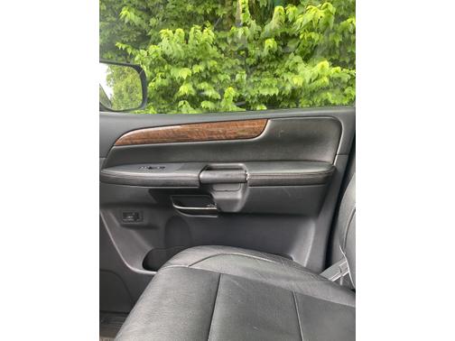 Photo 5 of 20 of 2011 Nissan Armada Platinum