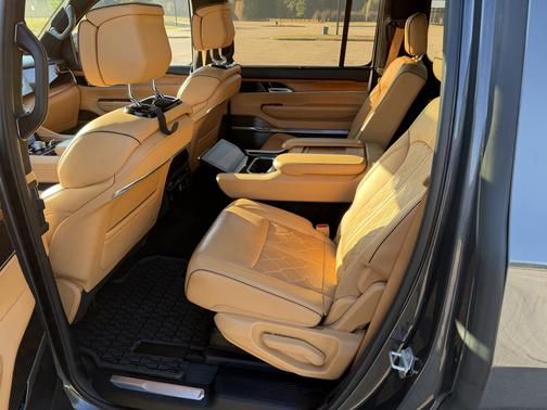 2022 Jeep Grand Wagoneer Series III