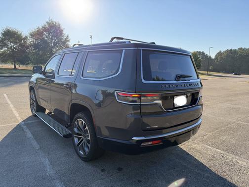 2022 Jeep Grand Wagoneer Series III