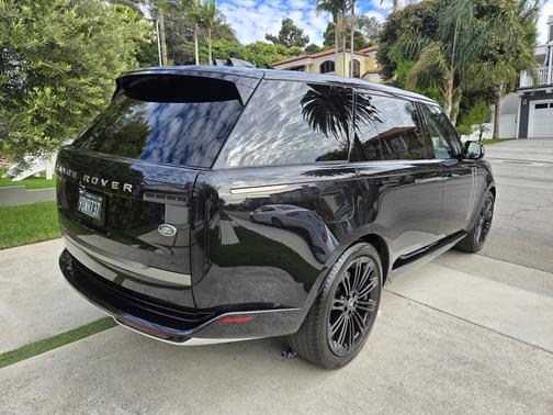 2023 Land Rover Range Rover P530 SE LWB 7 Seat