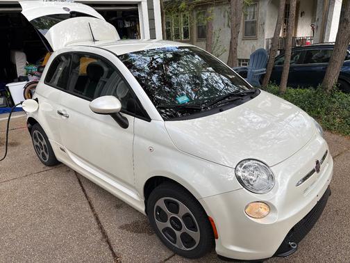 White 2016 FIAT 500e Battery Electric
