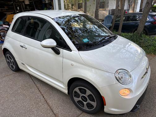 White 2016 FIAT 500e Battery Electric