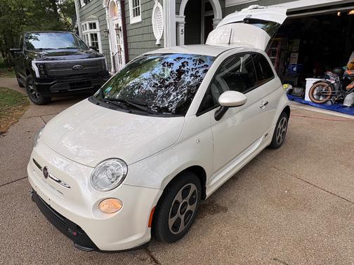 White 2016 FIAT 500e Battery Electric