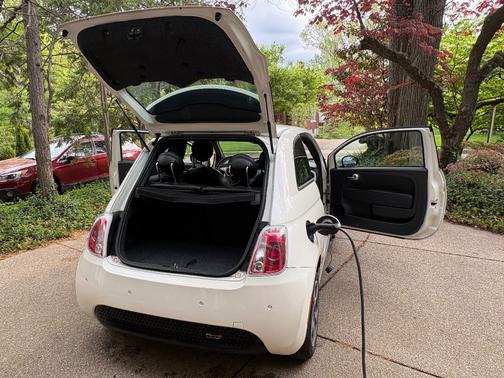 White 2016 FIAT 500e Battery Electric
