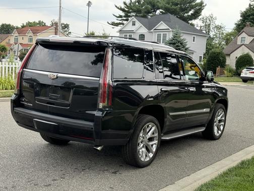 2017 Cadillac Escalade Luxury