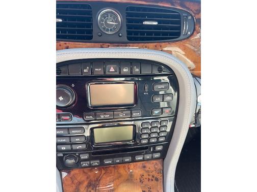 2004 Jaguar XJ8 Base