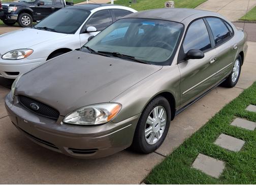 2005 Ford Taurus SE