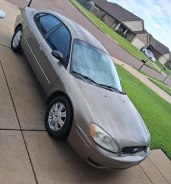 2005 Ford Taurus SE