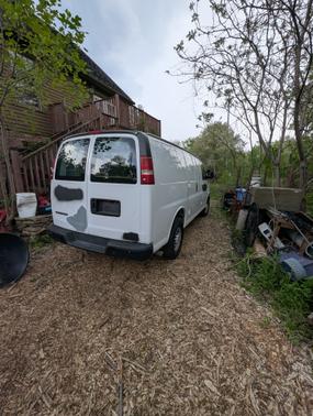 White 2007 Chevrolet Express 2500 Cargo