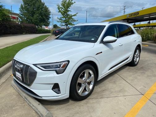 Photo 1 of 9 of 2019 Audi e-tron Premium Plus