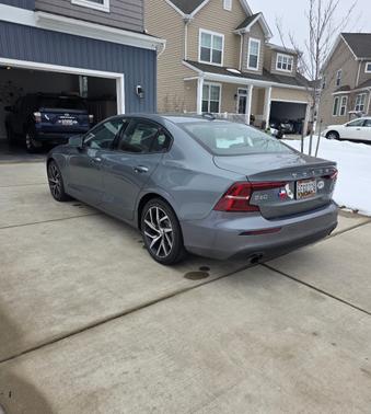 2020 Volvo S60 T5 Momentum