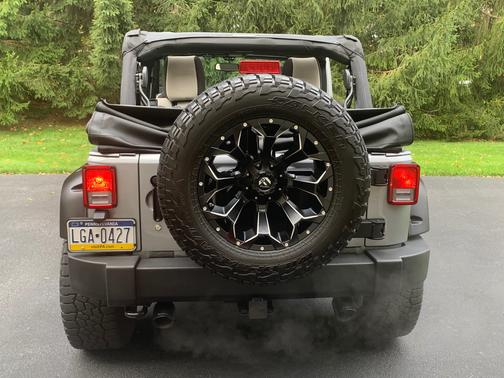 Silver 2016 Jeep Wrangler Unlimited Sport