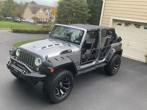 Silver 2016 Jeep Wrangler Unlimited Sport