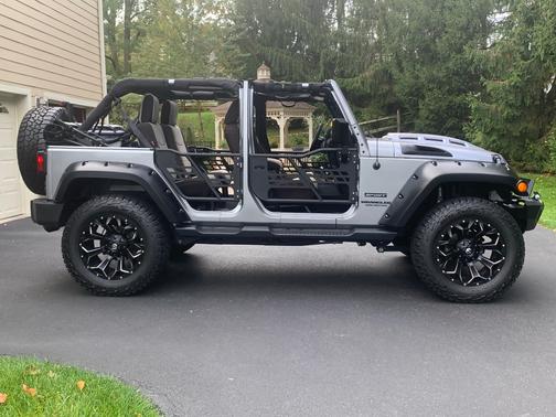 Silver 2016 Jeep Wrangler Unlimited Sport