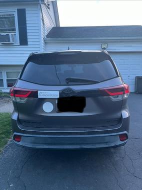 Gray 2019 Toyota Highlander SE