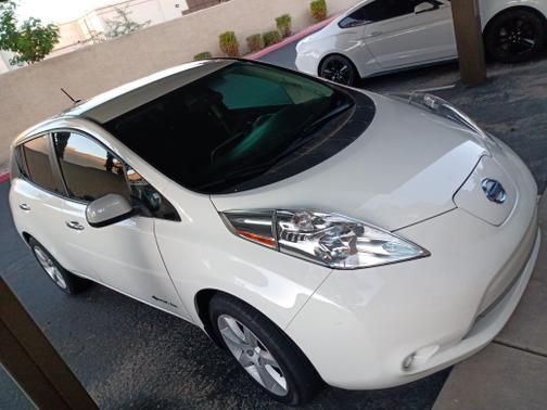 White 2016 Nissan Leaf S