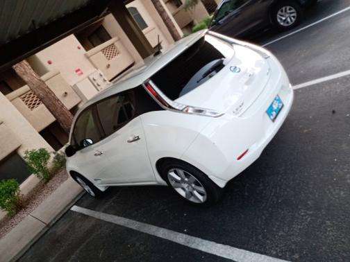 White 2016 Nissan Leaf S