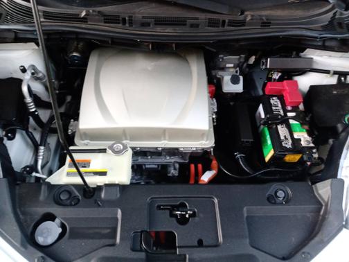 White 2016 Nissan Leaf S