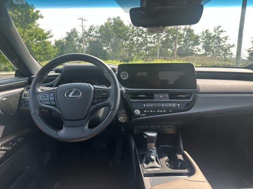 2023 Lexus ES 300h Ultra Luxury