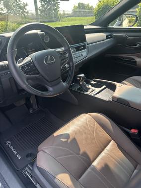 2023 Lexus ES 300h Ultra Luxury