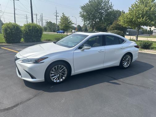 2023 Lexus ES 300h Ultra Luxury