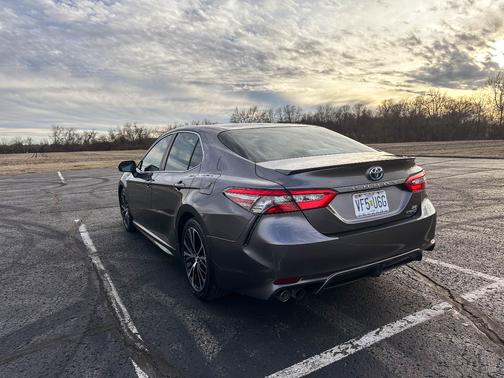 2018 Toyota Camry Hybrid SE