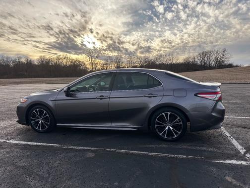 2018 Toyota Camry Hybrid SE