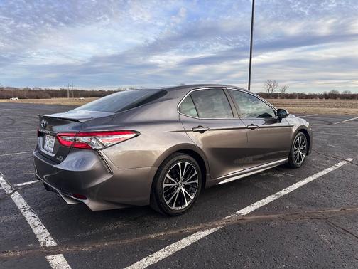 2018 Toyota Camry Hybrid SE