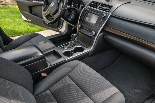 White 2017 Toyota Camry LE
