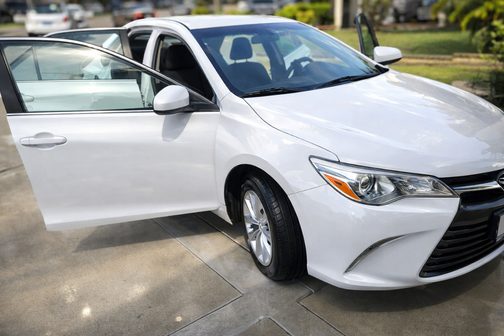 White 2017 Toyota Camry LE