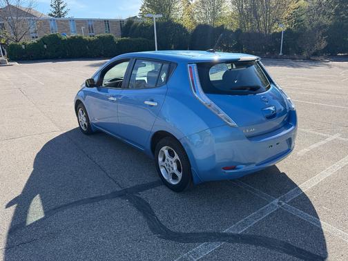 Blue 2014 Nissan Leaf SV