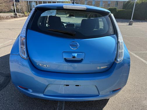 Blue 2014 Nissan Leaf SV