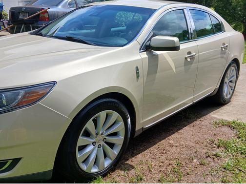 2014 Lincoln MKS Base