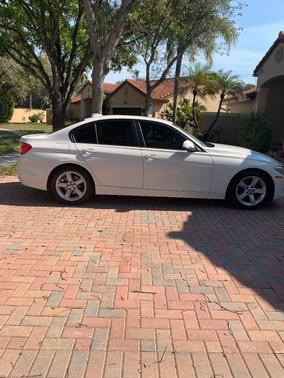 White 2015 BMW 320 i