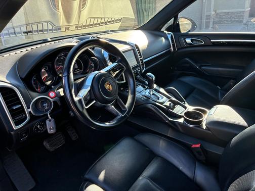 2016 Porsche Cayenne Cayenne