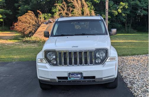White 2012 Jeep Liberty Jet