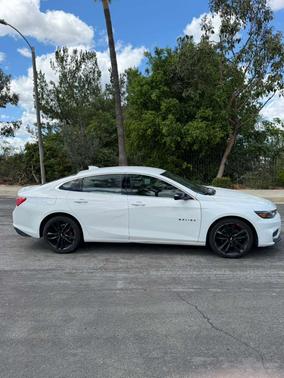 White 2018 Chevrolet Malibu LT