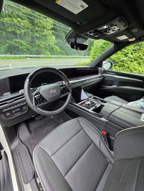 2025 Cadillac Escalade ESV Sport