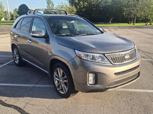 Silver 2014 Kia Sorento Limited