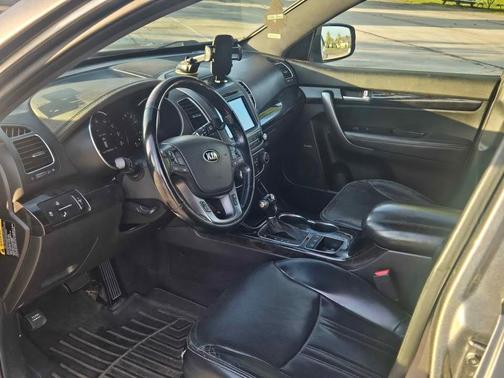 Silver 2014 Kia Sorento Limited